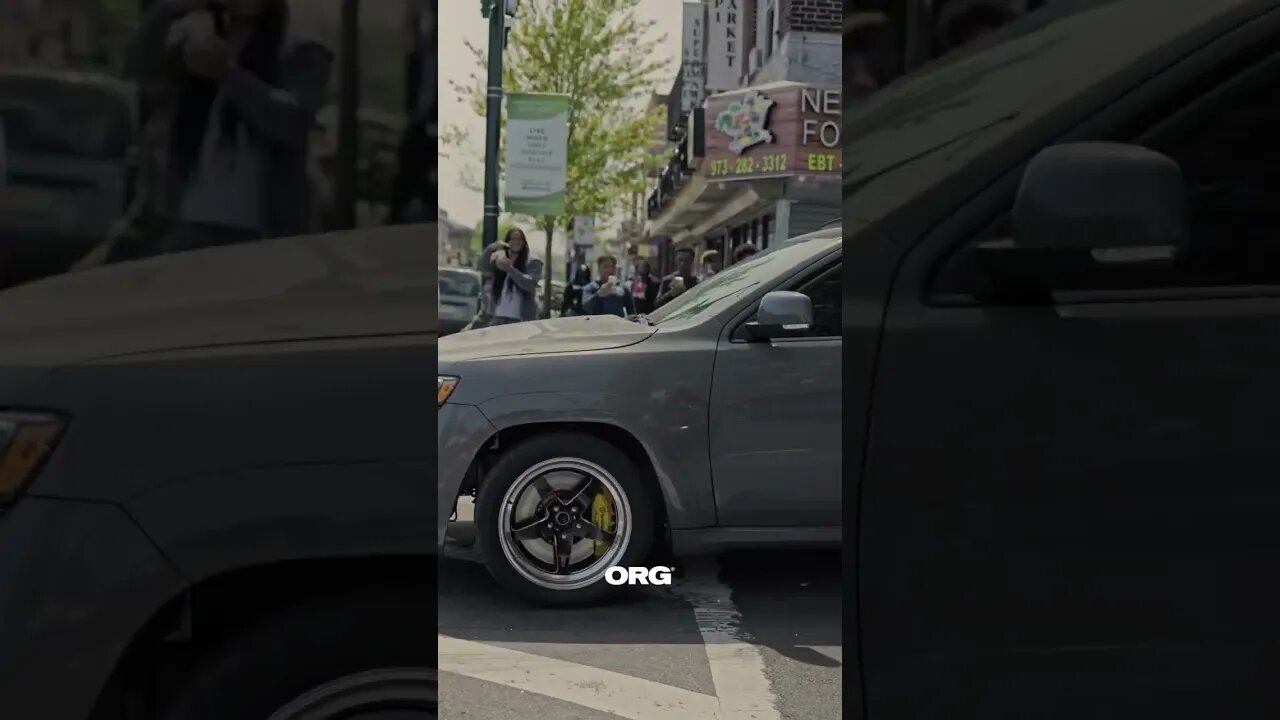 Trackhawk launching in Newark traffic..