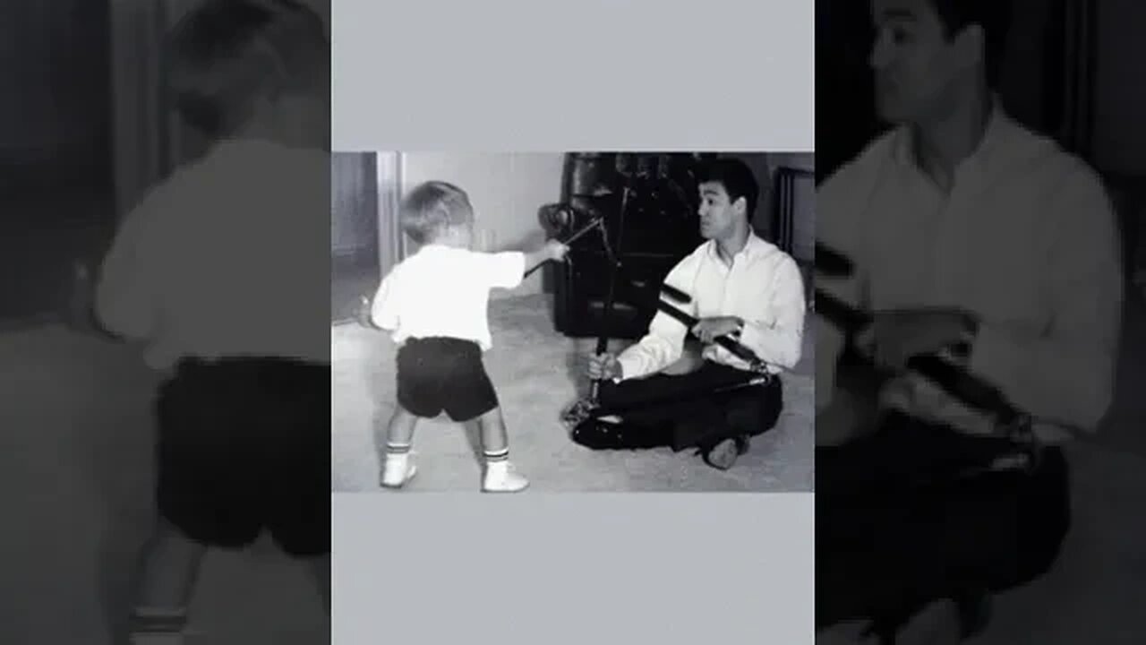 صور نادرة لبروسلي يدرب ابنه براندون لي #brucelee #brandonlee #بروسلي ￼