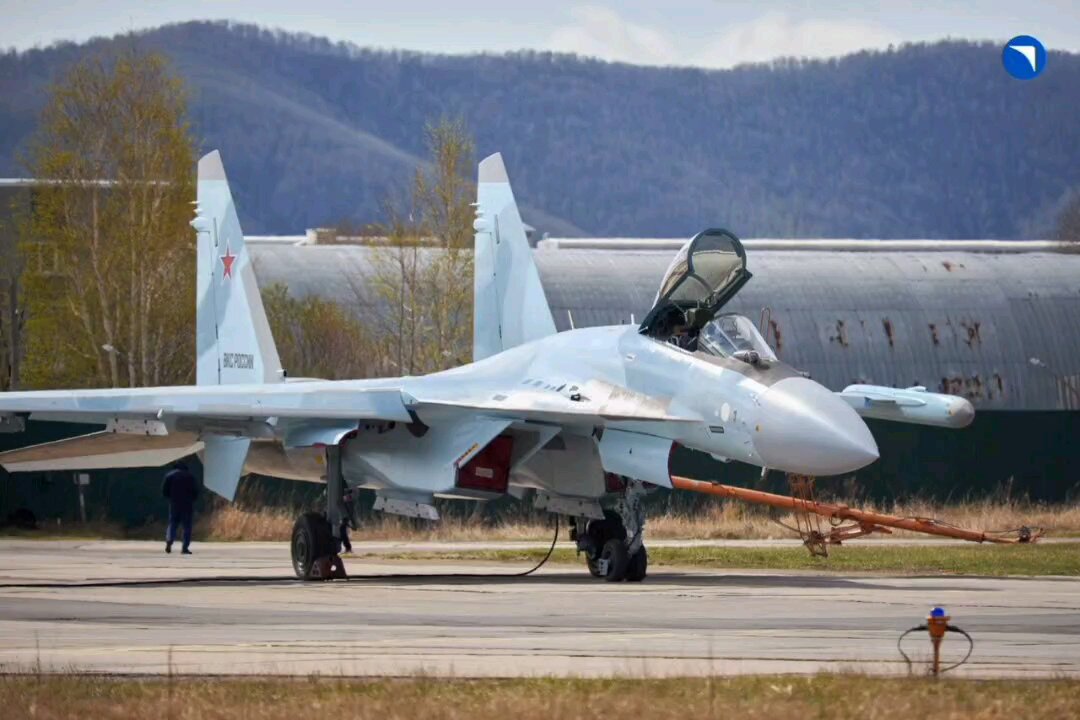 The UAC has transferred additional new Sukhoi Su-35 fighters to the Ministry of Defense.