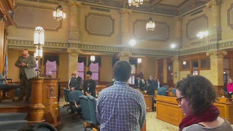 Milwaukee Common Council President José Pérez holds moment of silence for officer killed