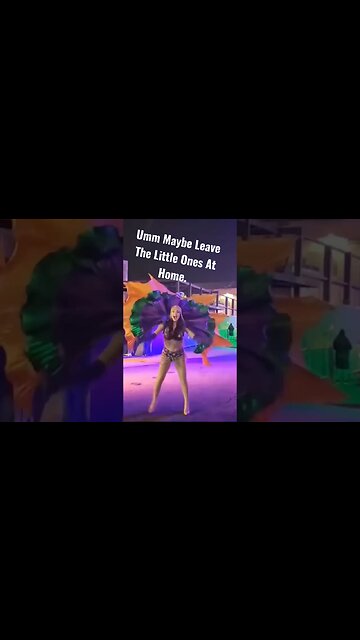 Universal Studios Mardis Gras Parade | Just A Suggestion Maybe Leave The Kids At Home.