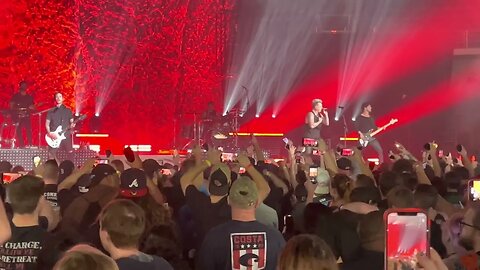 Papa Roach Crowd Lit Up Phones! 4k