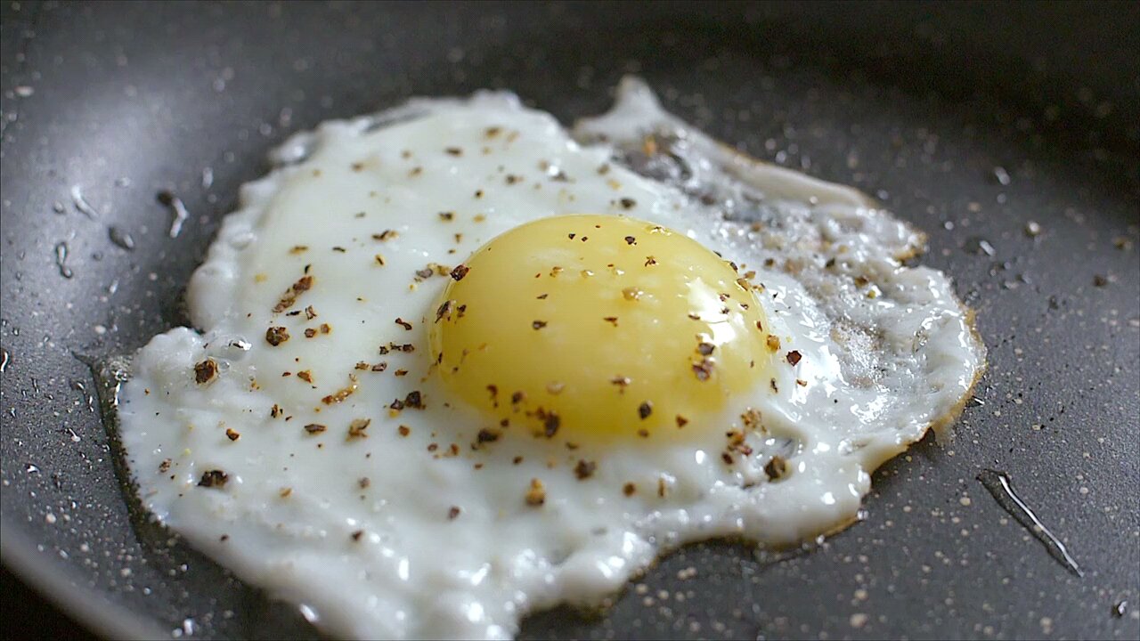 Egg is the best kind of blessing. Learn about it. Iron pot food is really hearty to eat.