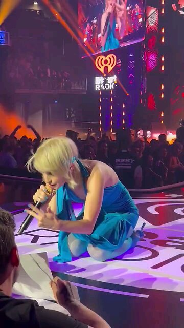 Why is Haley Williams from Paramore reading a script in support of the system & against DJ Trump?