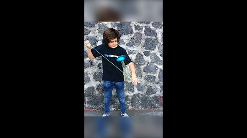 People Are Awesome - Dazzling us all with a masterful medley of yo-yo