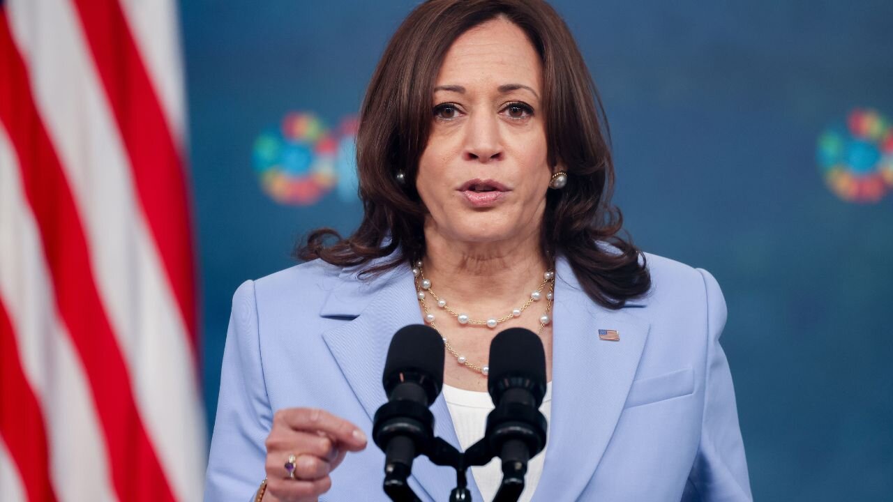 'Looks Like A Loser' - Top CNN Pollster Gives Kamala Harris Devastating News