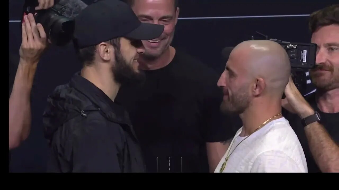 Volk & Islam Hilarious Faceoff - UFC 284 #UFC #Muscles #Faceofff