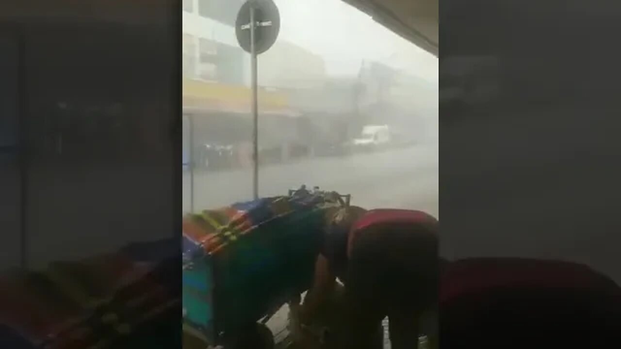 vento e chuva arrasando feira hip de goiania