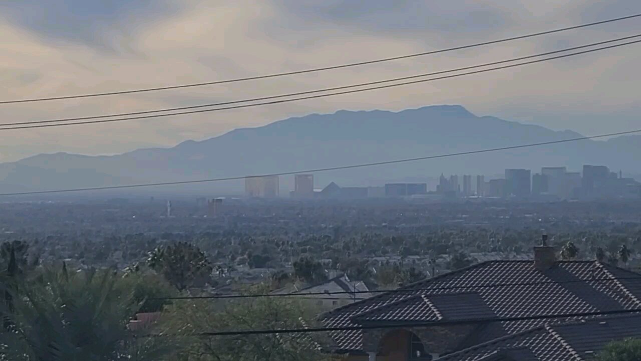 Did you see the hazy Las Vegas skies today? Check this out! 12.02.2024 #follow #lasvegas #weather