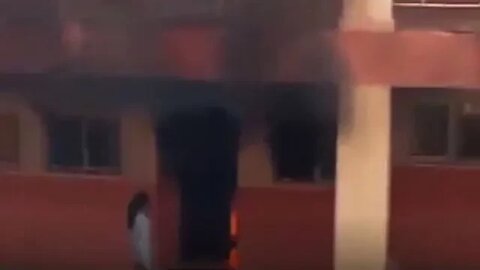 Panic as UNIABUJA student incinerates her room in a hostel. #news #university