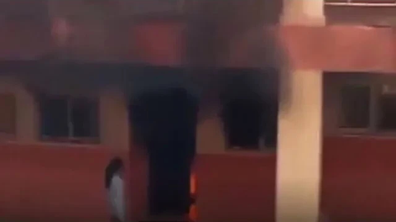 Panic as UNIABUJA student incinerates her room in a hostel. #news #university