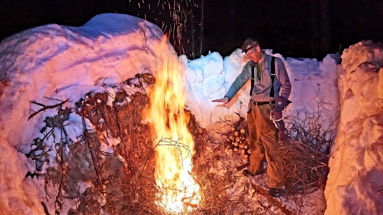 3 Days Stranded in Alaska Without a Tent - Camping in Deep Snow Survival Shelters