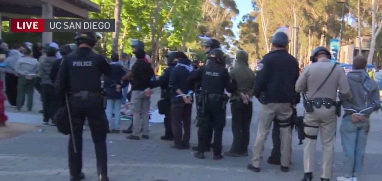 Police Remove Encampment @ UCSD - San Diego