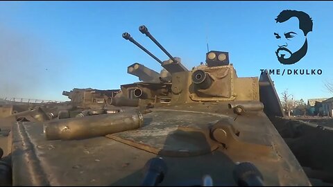 Russian BMPT-72 Terminator 2 firing everything it had on Ukrainian defenses in Kremennaya