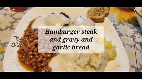 Hamburger steak and gravy and garlic bread #hamburger #hamburgersteak #threeriverschallenge