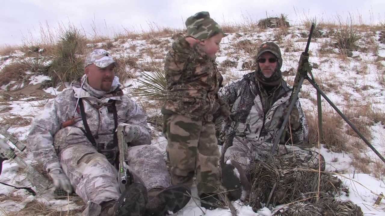 Shooting a running coyote with the shotgun!!