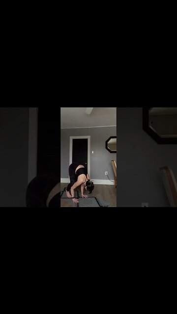 Practicing my crow pose 🧘🏽‍♀️