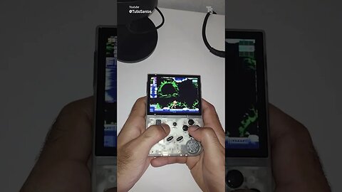 ELE É PEQUENO E PODEROSO! O GAMEBOY CHINÊS QUE RODA ATÉ PS1! RG35XX #shorts