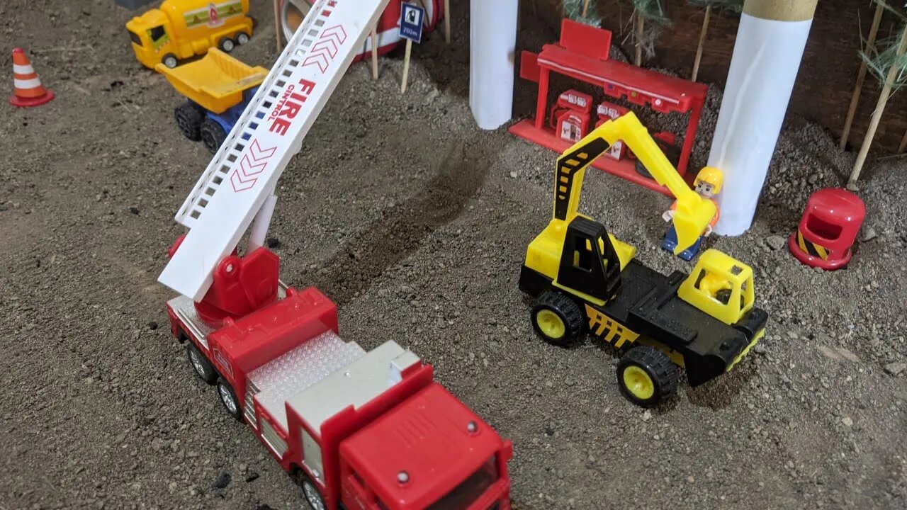 Refueling All Unit Heavy Equipment Excavator, Drilling Machine, and Trucks Diorama Remote Control