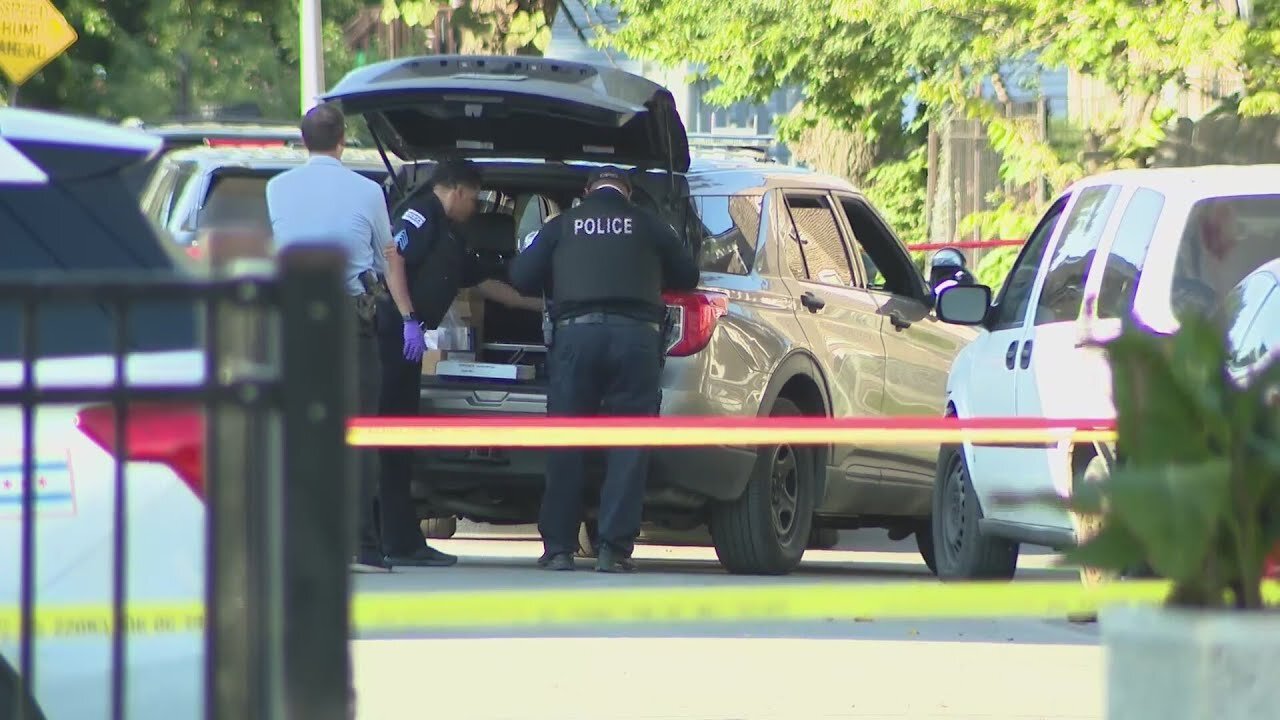 Officer shot in leg, teen shot in groin on Chicago's South Side