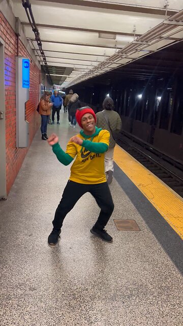 Miley Cyrus - Flowers BTS