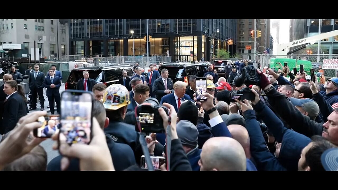 Trump stops by a construction site in NYC to meet with union workers