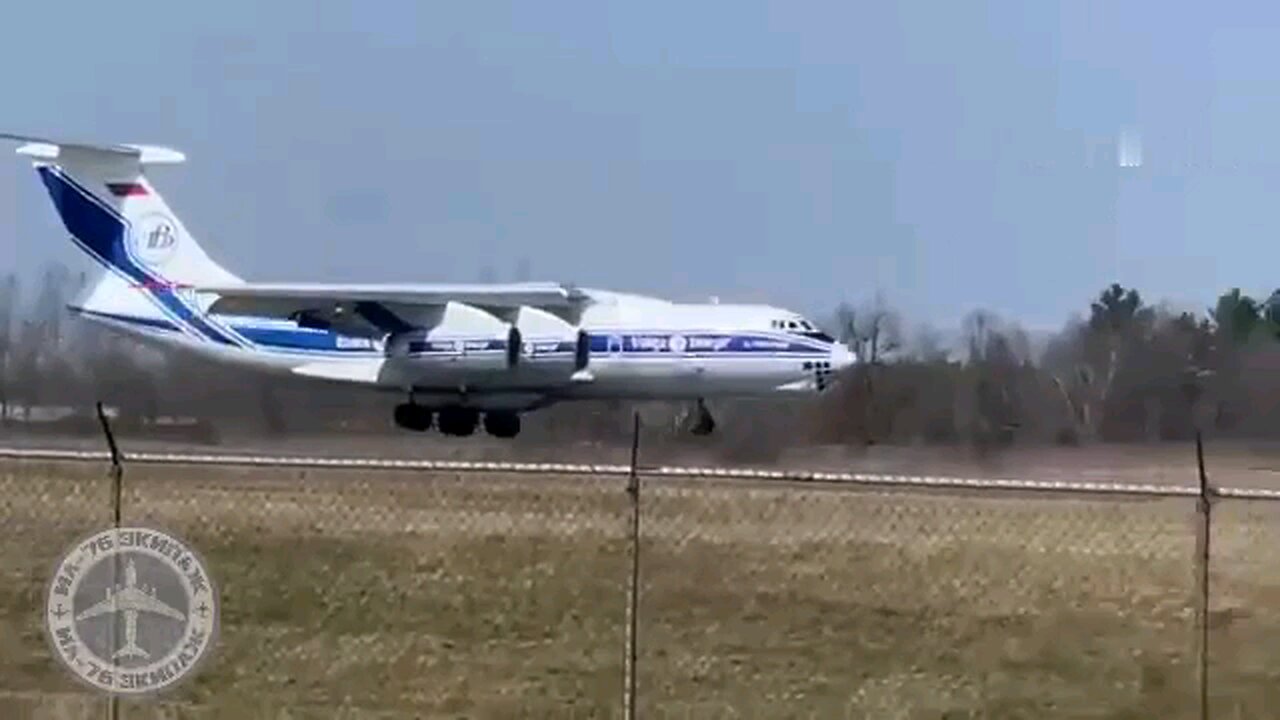 Sudden wind change during landing of an Ilyushin Il-76.