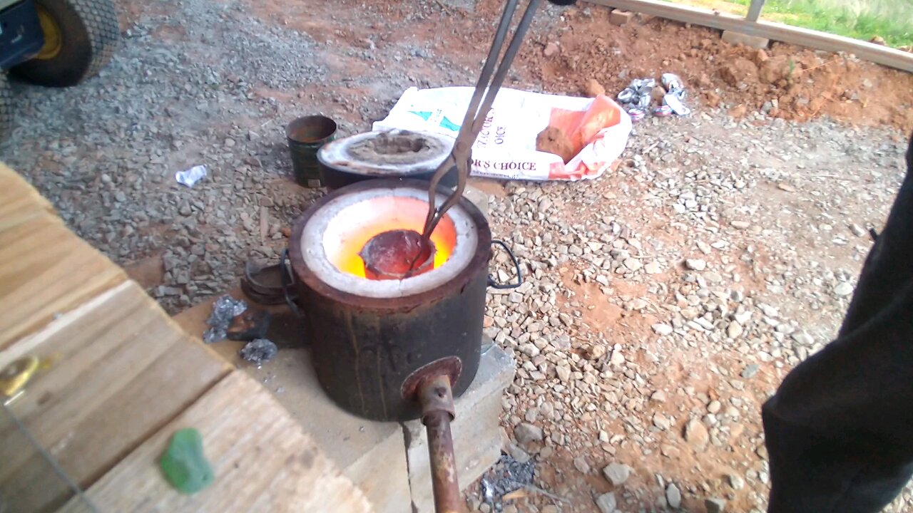 melting aluminum cans