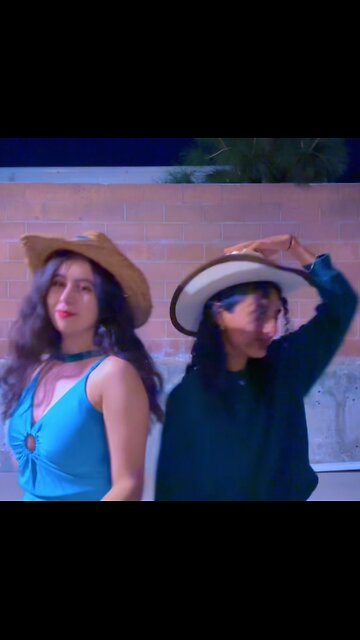 Our attempt at the #vaqerobailar #vaqero #hehe #friends