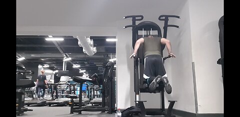 Assisted chest dips machine 5th Feb 2023