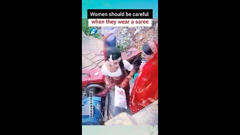 Women should be careful when wearing a saree 😱
