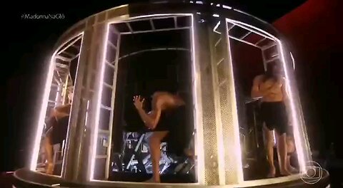 Aqui vemos um ritual de abertura de portal espiritual.