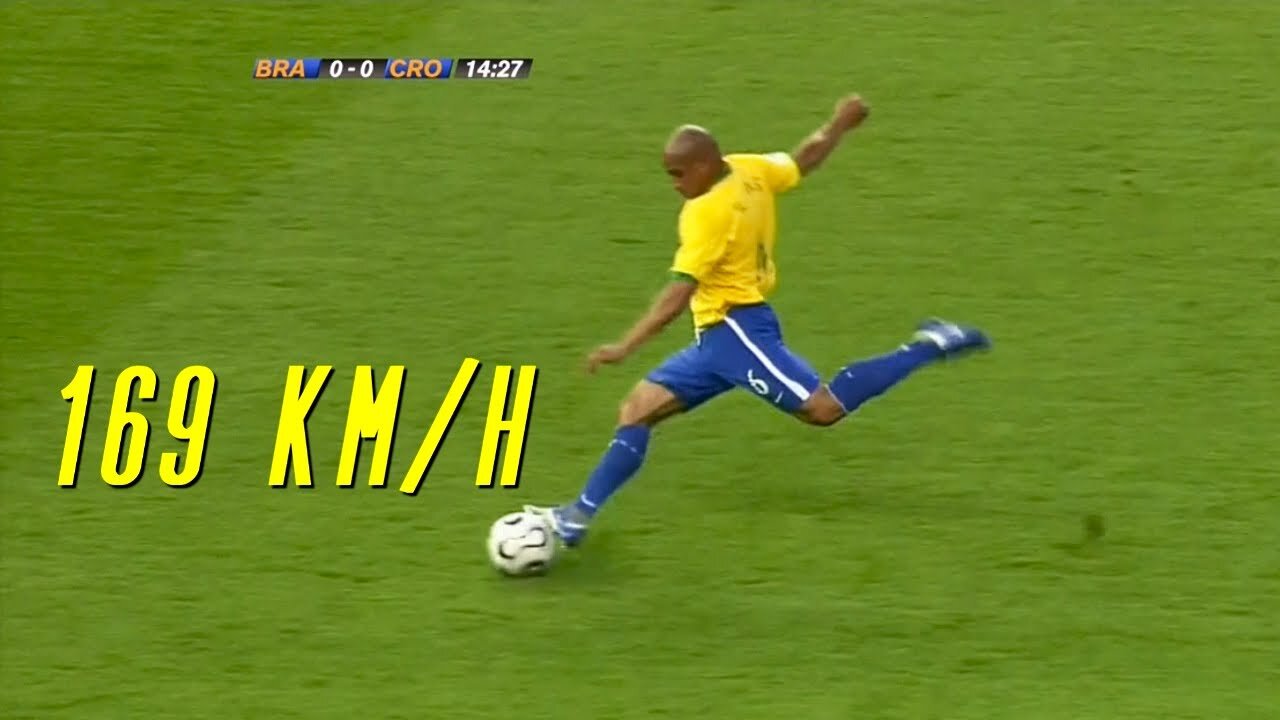 Roberto Carlos Top 15 Overpowered Goals / Top 15 Sublime Skills