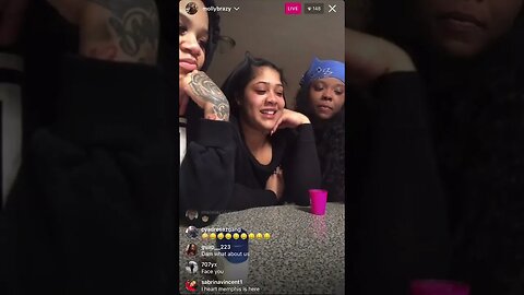 Twin Sisters And Friend Plays smash or pass *CELEBRITY EDITION* On Instagram Live. 08.02.23.