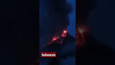 Indonesia Volcano erupts causing evacuations 🔥