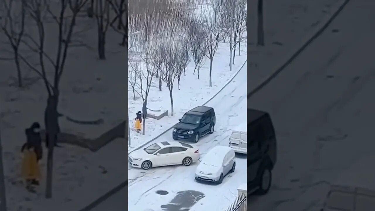Watch this driver avoid a crash!