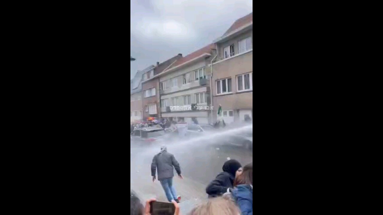 Belgium: Using Water-cannons o. Pro-Palestinian demonstrates. Why can't the US do the same?