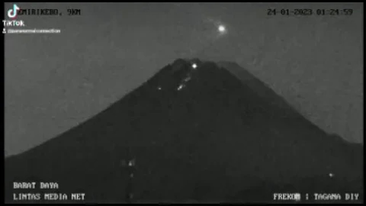 Ufo over Volcano!