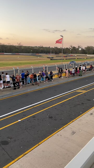 Volkswagen Golf R Drag Race