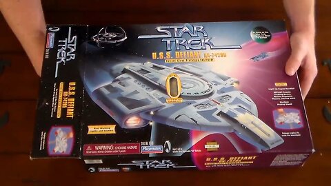 Star Trek Playmates USS Defiant Unboxing