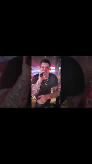 ‎@UpchurchOfficial sings Come and Get it into my phone. #creeksquad #creeker #live #shorts