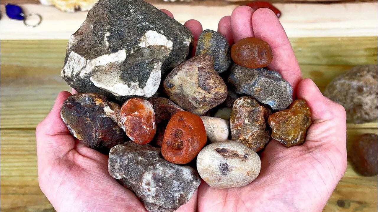 Picking Lake Superior Agates & Chalcedony to Cut | Showing Agate Characteristics & Tips for Finding