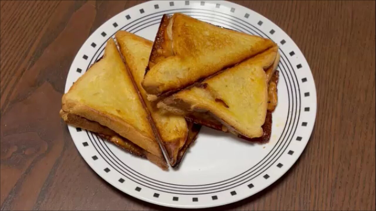 How to Make a Baked Beans and Cheese Jaffle