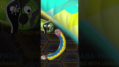 Straight head on collision [what determines who survives?] wormate.io #snakegames #iogames #shorts