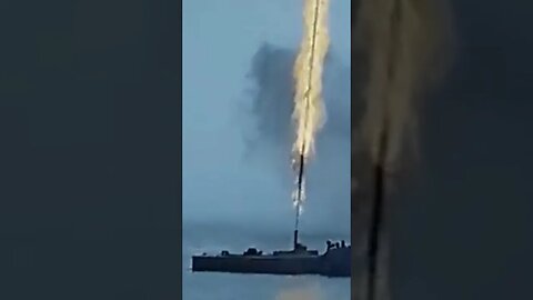 (1943.) Um lança-chamas "Cockatrice" em um LCA (Landing Craft Assault). #war #guerra #historia