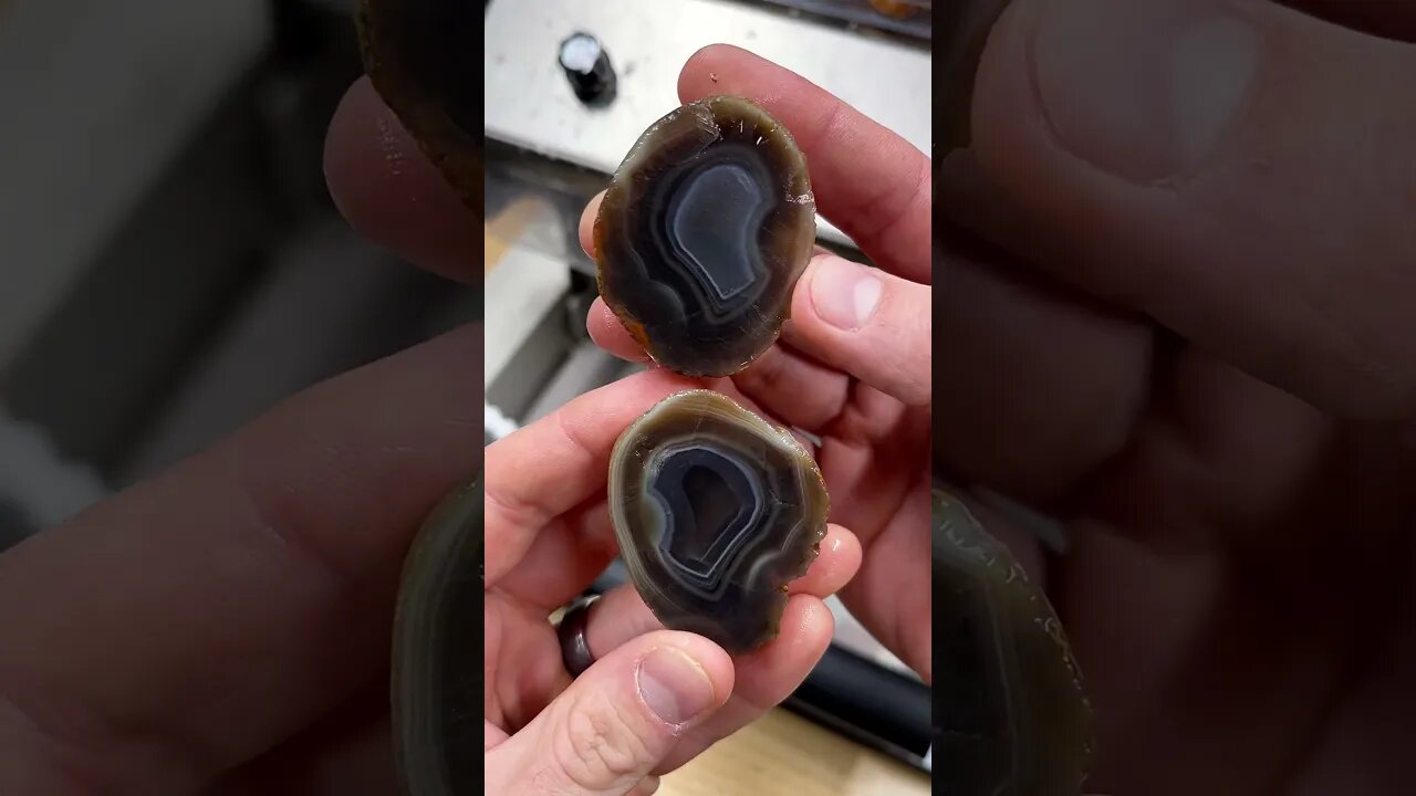 Splitting the bands when cutting an agate!