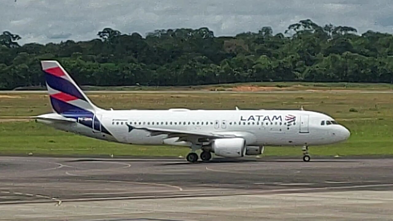 Airbus A320 PR-MHK pousa em Manaus vindo de Brasília