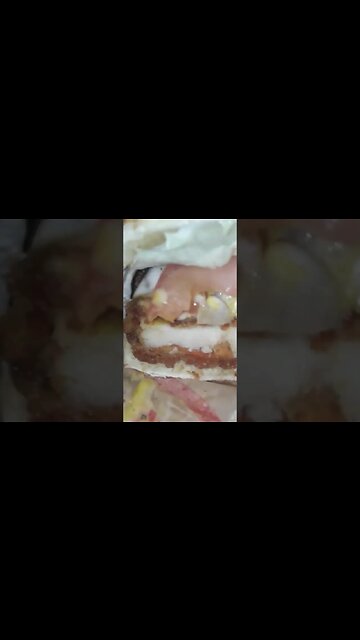 This legit chicken sandwich may change your life 🇺🇸🐓🍞#shorts