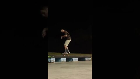 Throwback front board shuv and 5050 kickflip in Phoenix, AZ #skatepark #skateboarding #skate