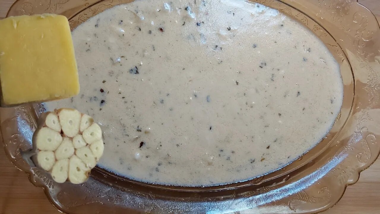 CREAMY CHEESY GARLIC SAUCE 👩🍳😋 (goes with everything)